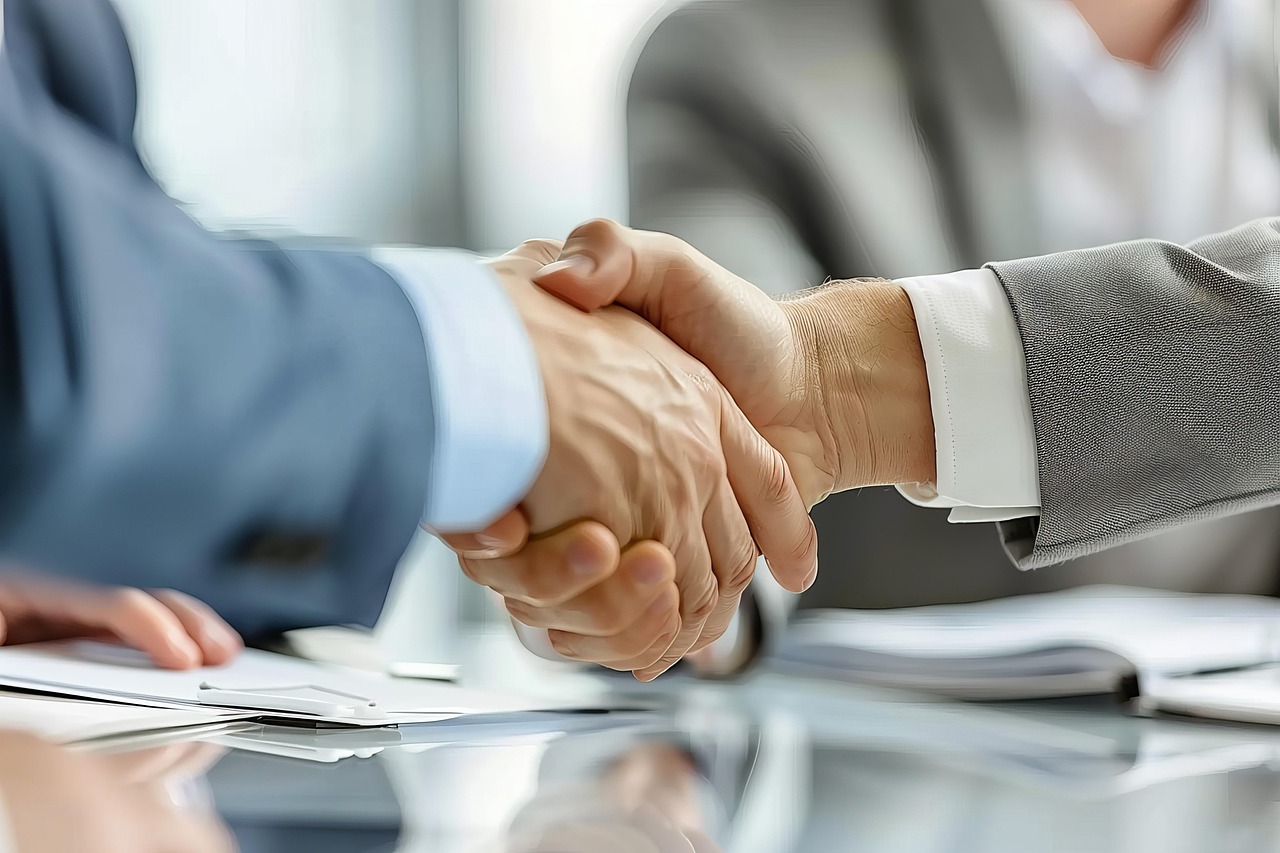 business, handshake, agreement agreement, hands, businessman, shake, people, deal, contract, meeting, success, partnership, greeting, cooperation, teamwork, office, corporate, person, work, professional-8598076.jpg